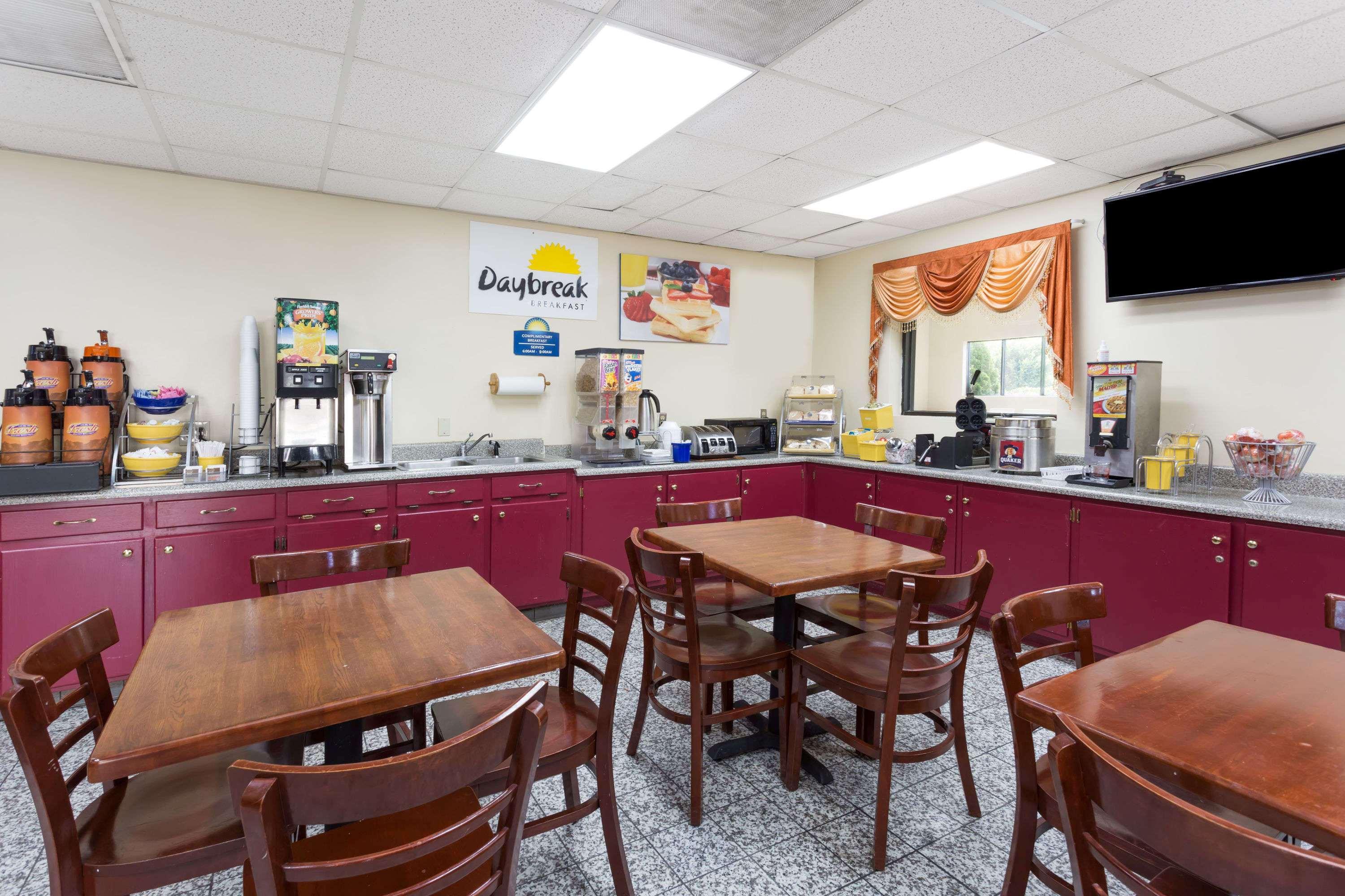Days Inn & Suites By Wyndham Peachtree Corners Norcross Extérieur photo