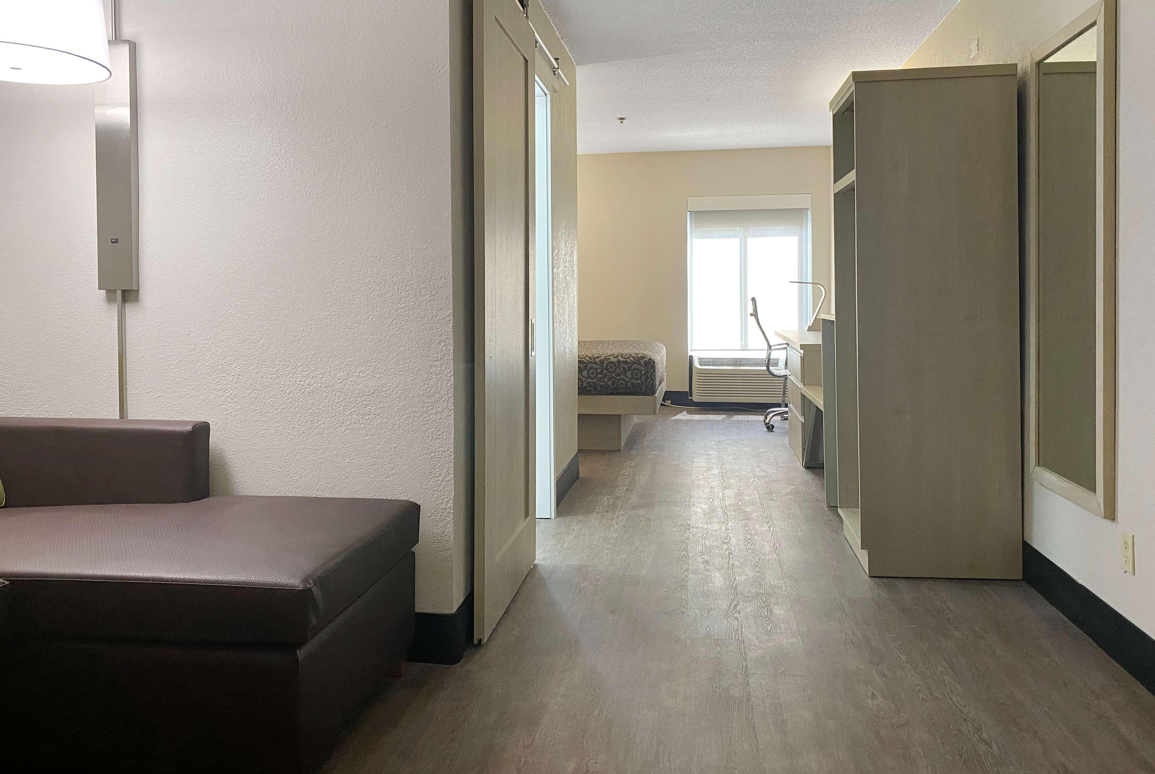 Days Inn & Suites By Wyndham Peachtree Corners Norcross Extérieur photo