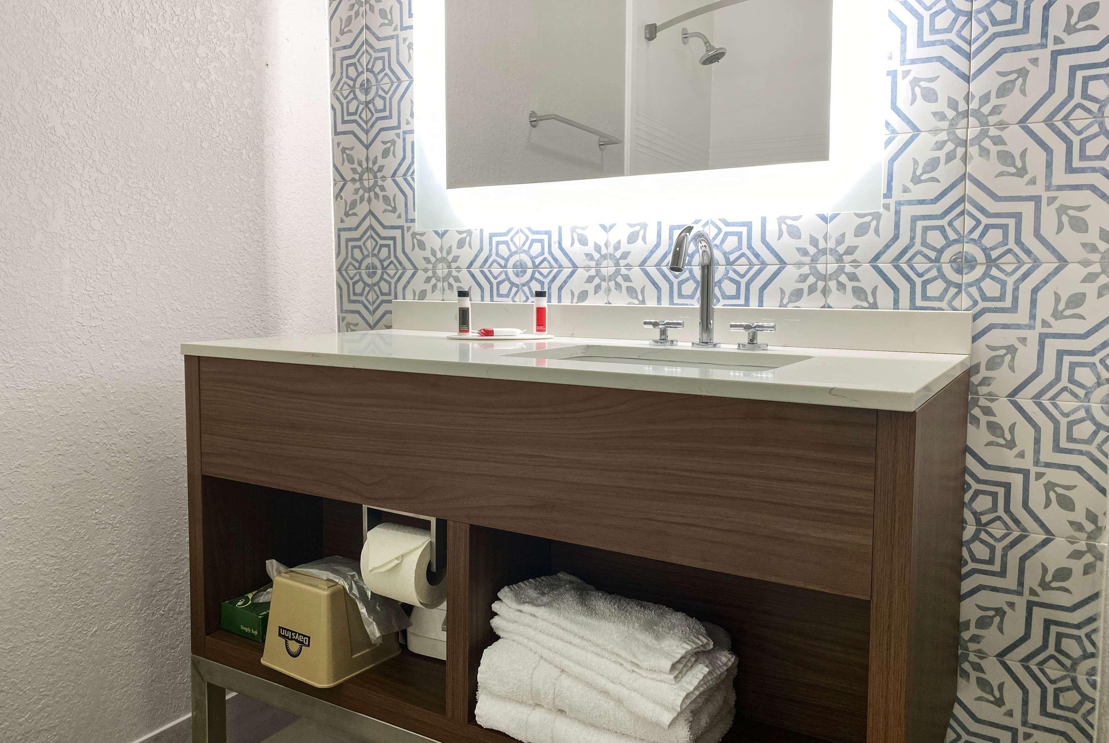 Days Inn & Suites By Wyndham Peachtree Corners Norcross Extérieur photo