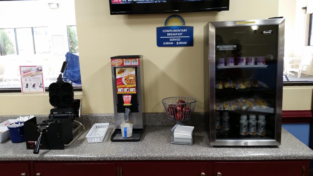 Days Inn & Suites By Wyndham Peachtree Corners Norcross Extérieur photo