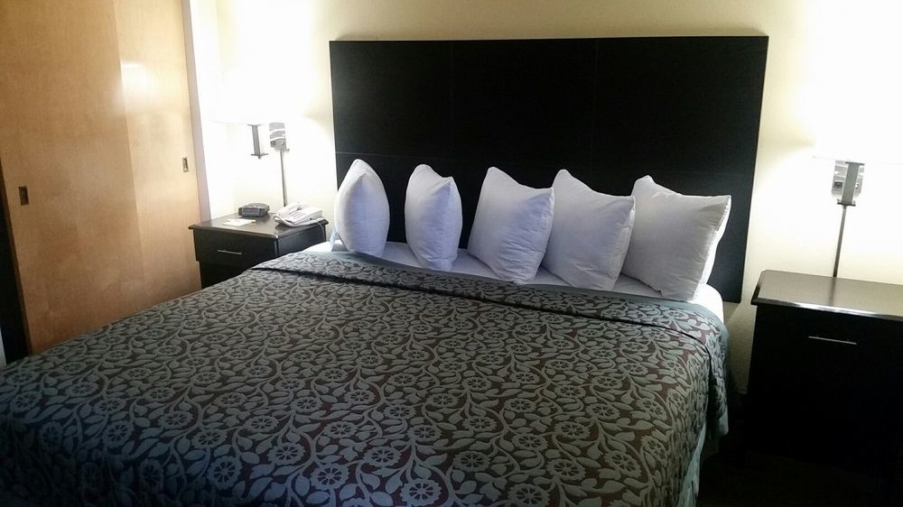 Days Inn & Suites By Wyndham Peachtree Corners Norcross Extérieur photo