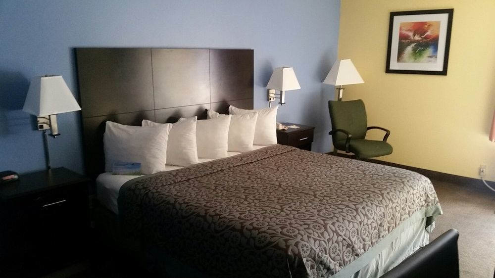 Days Inn & Suites By Wyndham Peachtree Corners Norcross Extérieur photo