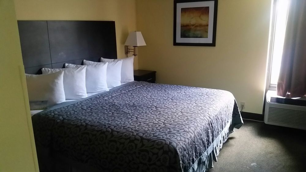 Days Inn & Suites By Wyndham Peachtree Corners Norcross Extérieur photo