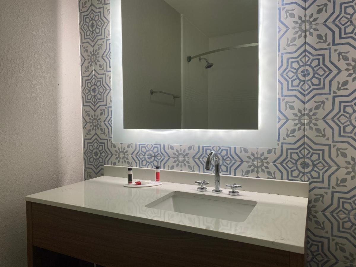 Days Inn & Suites By Wyndham Peachtree Corners Norcross Extérieur photo
